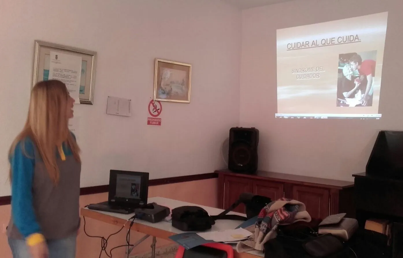 Uno de los momentos del taller dirigido a cuidadores 